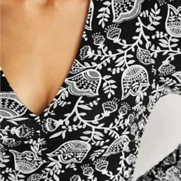 Boden Ruched Jersey
Midi Dress
• Color/pattern: black and ivory, tulip vine - Picture 4 of 9